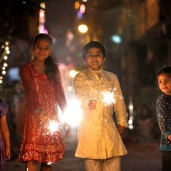 diwali-firecrackers-with-kids[1]